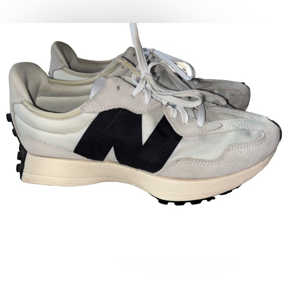 New Balance Cream and Black Sneakers - Picture 1 of 7